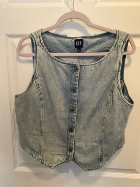 GAP Light Wash Denim Button-Up Vest Womens large. NWOT